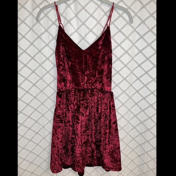 Red velvet skater dress - Picture 1 of 4